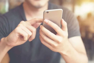 வாக்குச் சீட்டை புகைப்படம் எடுத்தவர் கைது