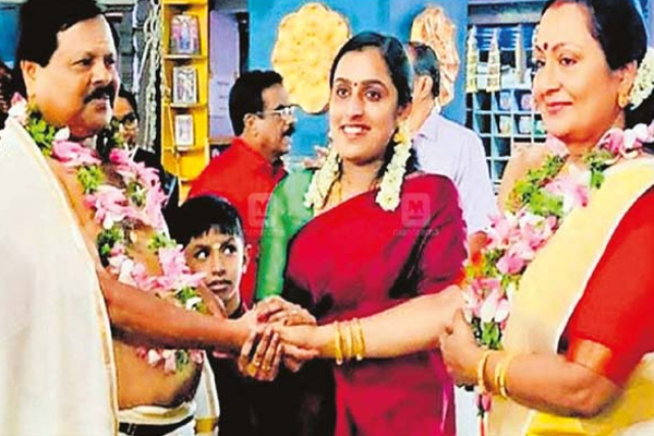 59 வயது தாய்க்கு மகள் செய்து வைத்த திருமணம்! கேரளாவில் நெகிழ்ச்சி சம்பவம் | Daughter Doing Mother 2Nd Marriage
