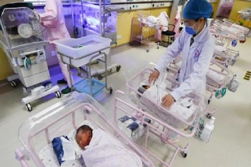 குழந்தை பிறந்தால் பரிசு:சீனாவின் மாகாணம் ஒன்றின் திட்டம்