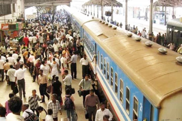 நீண்ட வார இறுதி விடுமுறை அறிவிப்பு: புகையிரத நிலையத்தில் பெருமளவு மக்கள் கூட்டம் - செய்திகளின் தொகுப்பு