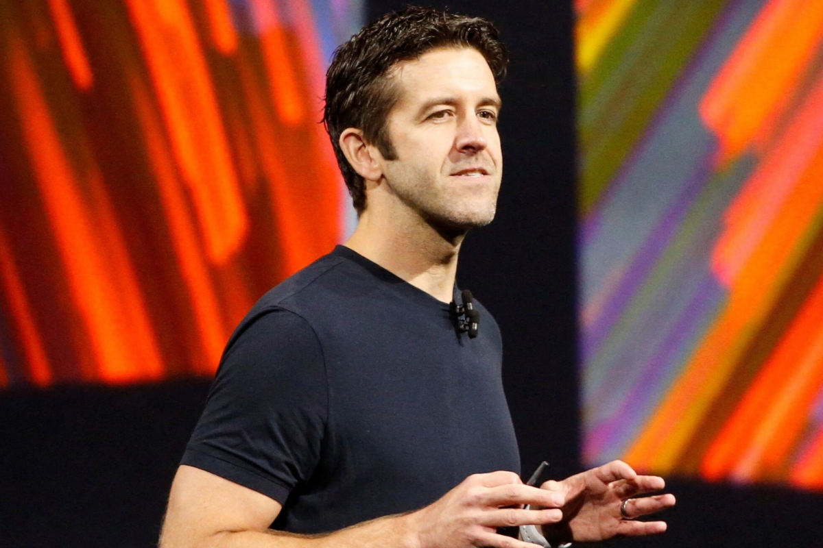 ஆப்பிள் நிறுவனத்திற்கு புதிய தலைவர் நியமனம்! | Apple Appoints John Ternus As New Head