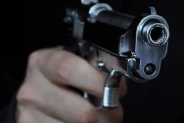 துப்பாக்கி முனையில் தம்பதியினரை மிரட்டி கொள்ளையடித்த கும்பல் இலங்கையில் பயங்கரம்