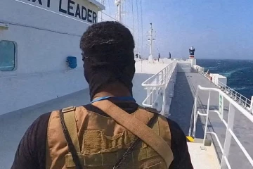 இலங்கையர்கள் சென்ற கப்பல்மீது ஹௌத்தி தீவிரவாதிகள் தாக்குதல்; மூவர் பலி