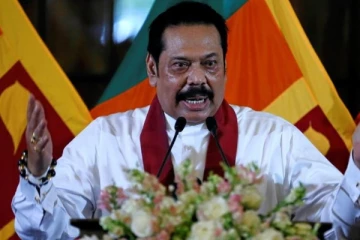 අගමැති හදිසියේම විශේෂ ප්රකාශයක් සිදු කරයි..ප්රකාශය අතර තුර සජීවී විකාශනය යකා නටයි.(VIDEO)