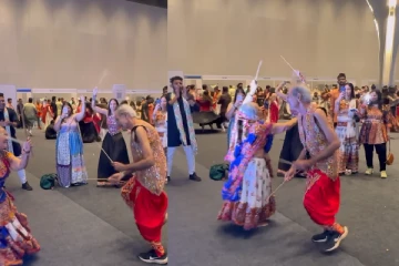 வயது ஒரு காரணமா?முதிய தம்பதிகளின் பாரம்பரிய டாண்டியா நடனம் குவியும் லைக்குகள்