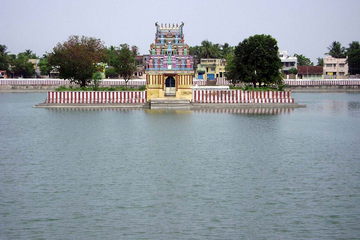 ஆசியாவின் மிகப்பெரிய தெப்பக்குளம்... தமிழ்நாட்டில் எங்கிருக்கிறது? | Largest Temple Tank Asia Mannargudi Temple