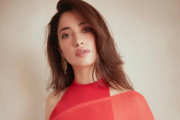 யாரு அந்த டெயிலர்.. தமன்னா உடையை கலாய்த்து தள்ளும் நெட்டிசன்கள்