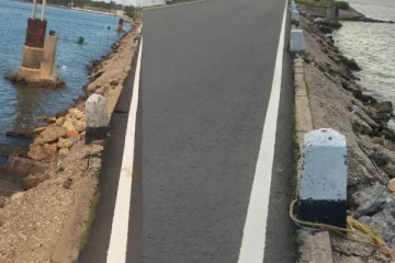 70 ஆண்டுகளின் முன் திருத்தம்; கேட்பாரற்று கிடக்கும் புங்குடுதீவு பாலம்