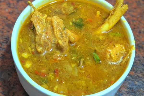 மழைக்காலத்திற்கு கமகமனு கோழி ரசம் - நாக்கிற்கு இதமாக எப்படி செய்வது? | Rainy Season Chicken Rasam Recipe Soup