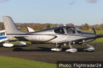 பிரித்தானியாவில் சிறிய ரக விமானம் விபத்து: சம்பவ இடத்தில் குவிந்த மீட்பு படையினர்