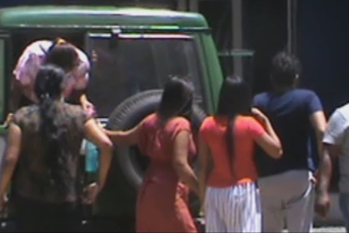 தென்னிலங்கையில் பொலிஸாரின் திடீர் சோதனையில் சிக்கிய மூன்று பெண்கள் | Massage Centre Raid In Colombo