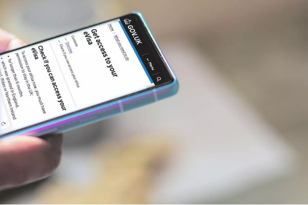 பிரித்தானியாவுக்கு பயணிப்போருக்கு ஒரு பயனுள்ள செய்தி | Uk To Fully Replace Visa Stickers By Evisa In 2026 பிரித்தானியாவுக்கு பயணிப்போருக்கு ஒரு பயனுள்ள செய்தி | Uk To Fully Replace Visa Stickers By Evisa In 2026