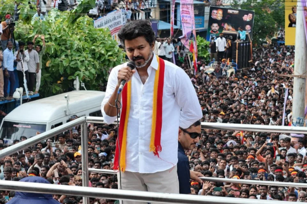 கரூர் நெரிசலில் சிக்கி இறந்த 41 பேரின் குடும்பத்தினரை சந்திக்கவுள்ள விஜய் | Vijay Meet Families Of Those Killed Karur Stampede கரூர் நெரிசலில் சிக்கி இறந்த 41 பேரின் குடும்பத்தினரை சந்திக்கவுள்ள விஜய் | Vijay Meet Families Of Those Killed Karur Stampede