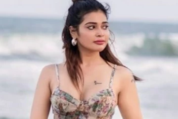 கடற்கரையில் எல்லைமீறிய கவர்ச்சி காட்டும் தர்ஷா குப்தா