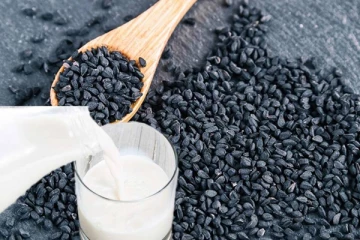 ஒரு கிளாஸ் பாலில் ஒரு ஸ்பூன் கருஞ்சீரக தூள் சேர்த்து குடிச்சு வாருங்க... நன்மைகள் ஏராளமாம்!