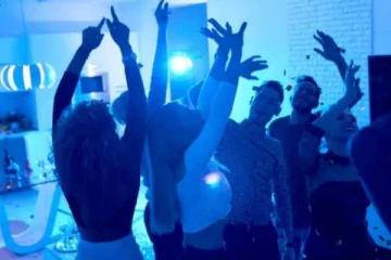 பங்களாவில் பார்ட்டி நடத்தும் கலைச்சேவை குடும்பம்!! பிரபலம் சொன்ன ரகசிய விஷயங்கள்..