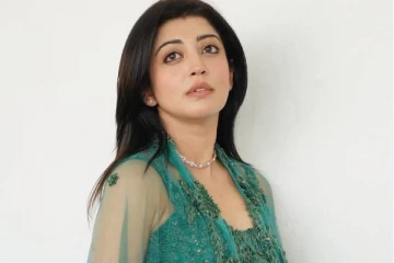 ட்ரெண்டி உடையில் கலக்கும் நடிகை பிரணிதா.. ஆளே மாறிட்டாரே!