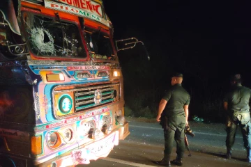 முறிகண்டி பகுதியில் வாகன விபத்து: ஒருவர் பலி - மற்றுமொருவர் படுகாயம் (Photos)