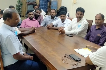 பிரபல பாடசாலை அதிபரின் பொறுப்பற்ற செயல்: பெற்றோர் விசனம் (Photos)