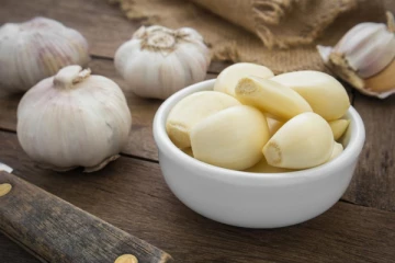 அளவிற்கு அதிகமான பூண்டு சாப்பிட்டால் என்ன நடக்கும் தெரியுமா?