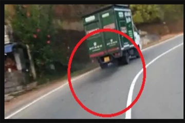 வாகனங்களின் புகையை பரிசோதிக்கும் வாகனத்தில் இருந்து வெளியான கறுப்பு புகை