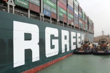 சூயஸ் கால்வாயில் சிக்கிய எவர் கீரின் கப்பலில் பணியாற்றிய இந்தியர்களுக்கு சிக்கல்!