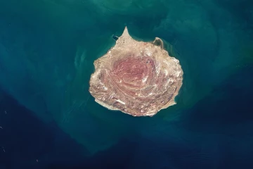 வியப்பில் தமிழர்கள்! மண்னை சாப்பிடும் அதிசய தீவு.... மிரள வைத்த விஞ்ஞானிகள்