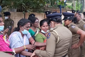 வவுனியா மாவட்ட செயலகம் முற்றுகை!(Photos)