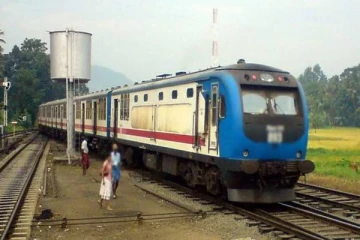 கொழும்பிலிருந்து சென்ற தொடருந்து மீது கல்வீச்சு தாக்குதல்