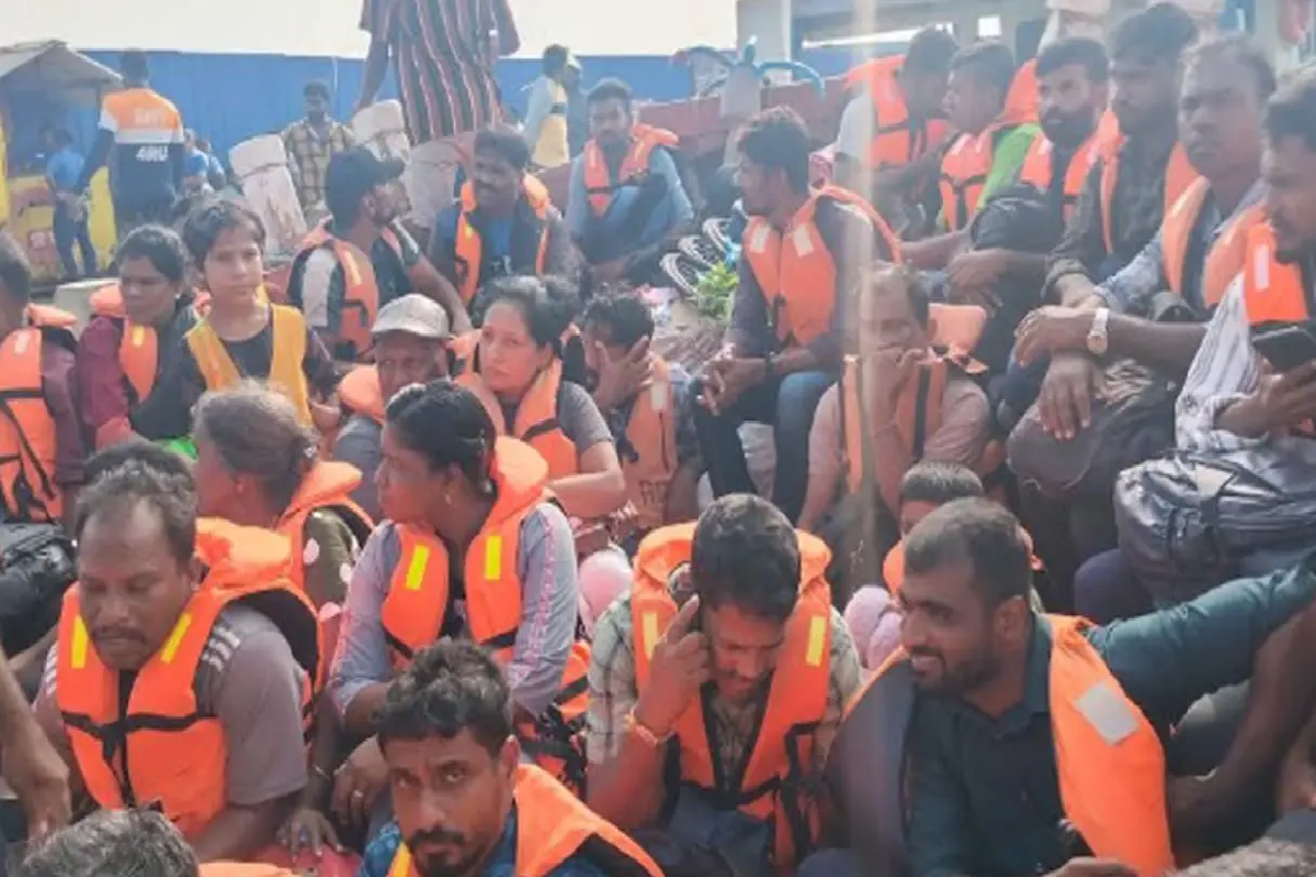 குறிகட்டுவான் - நெடுந்தீவுக்கான படகு சேவைகள் பாதிப்பு ; மக்கள் பெரும் அவதி | Kurikadduwan Delft Ferry Services Disrupted