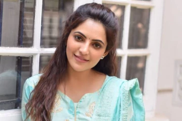 அதுல்யா ரவி முகத்துக்கு என்னாச்சு.. பிளாஸ்டிக் சர்ஜரி செய்தாரா! வெச்சி செய்யும் நெட்டிசன்ஸ்