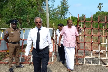 தையிட்டி விவகாரம் ; தடைகளை தாண்டி உள்ளே நுழைந்த சுமந்திரன் மற்றும் மாவை!(Photos)