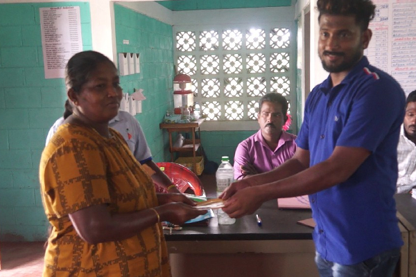 போரால் பாதிக்கப்பட்ட மக்களுக்கு வாழ்வாதார உதவிக்கான நிதி வழங்கும் நடவடிக்கை முன்னெடுப்பு (Photos) | Mullaitivu Jaffna Development Today Tamilpeople