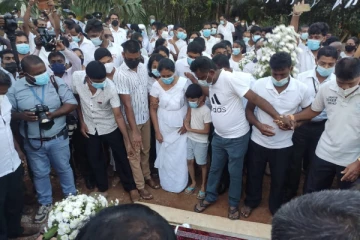 கண்ணீருக்கு மத்தியில்  அடக்கம் செய்யப்பட்டது பிரியந்த உடல்