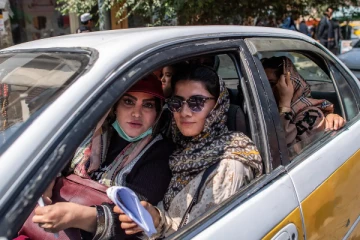 ஆண் இல்லாமல் பெண்கள் காரில் தனியாக செல்ல கூடாது - அதிரடி கட்டுப்பாடு விதித்த பிரபல நாடு..!