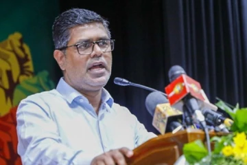 පකිස්ථානය ඉන්දියාව තෙල් මිල අඩු කරලා සහන දෙද්දී ඇයි මාලිමා ආණ්ඩුවට විතරක් බැරි? තෙල් මිල අඩුකරන්නැයි රජයට බලපෑම්