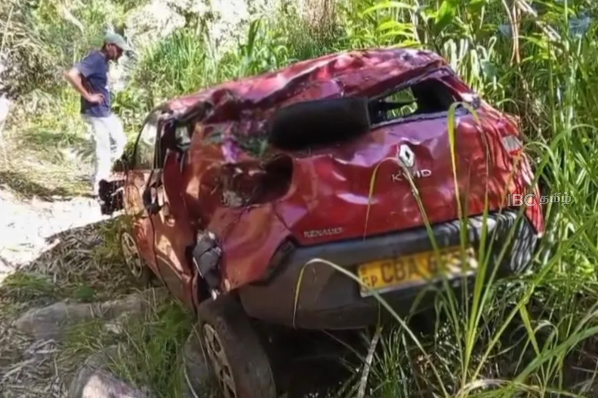 300 அடி பள்ளத்தில் விழுந்த கார் - ஒருவர் பலி : 3 பேர் காயம் | Car Falls Into 300 Foot Gorge One Dead