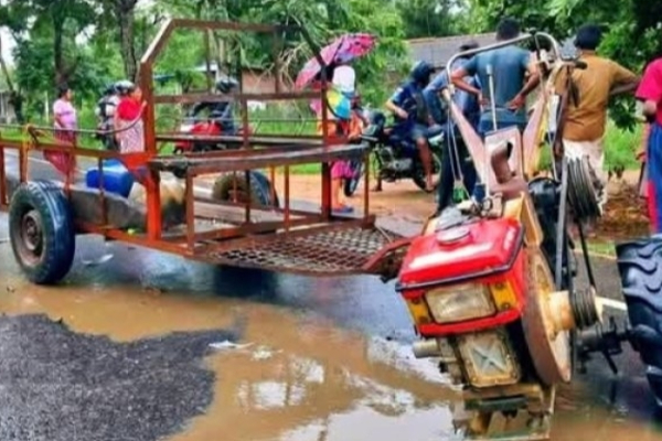 கார் மோதி உழவு இயந்திரத்தில் பயணித்த இருவர் பலி | Two Killed In Plowing Accident