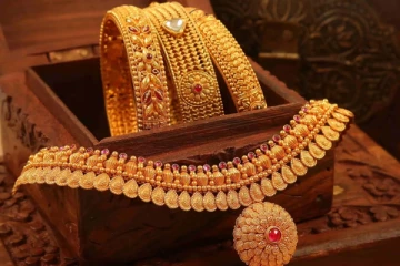 ஒருவழியாக ரூ.55,000-க்கு கீழ் குறைந்த தங்கம் விலை - எவ்வளவு தெரியுமா?