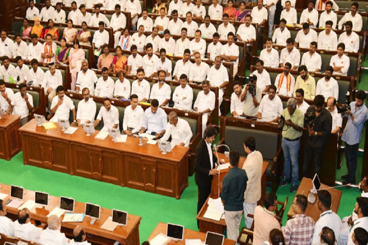 தமிழக முதலமைச்சர் விஜயை புகழ்ந்ததால் கட்சியிலிருந்து அதிரடியாக நீக்கப்பட்ட எம்.எல்.ஏ | Mannargudi Mla Removal From Ammk