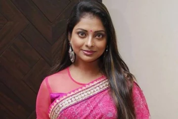 கூட்டத்தில் பிக்பாக்கெட் அடித்த நடிகை போலீசாரால் கைது- ரசிகர்கள் ஷாக்