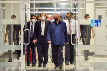 பரபரப்புக்கு  மத்தியில்  ஸ்கொட்லாந்துக்கு பயணமானார்  ஜனாதிபதி!