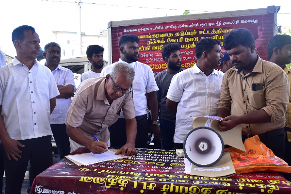 பயங்கரவாத தடைச் சட்டத்தை ரத்து செய்ய கோரி 5ஆவது நாளாகவும் கையெழுத்து வேட்டை (VIDEO) | Srilanka Terrorism