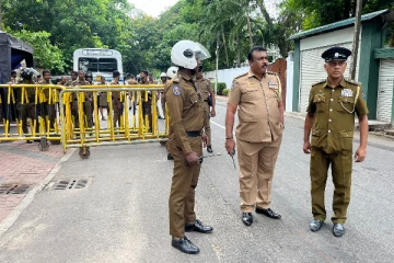 மைத்திரியின் வீட்டிற்கு முன்னால் குவிக்கப்பட்ட பொலிஸார்