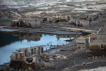 30 வருடங்களுக்கு முன்பு தண்ணீரில் மூழ்கிய பேய் கிராமம்! இப்போ எப்படி இருக்கு? நடுங்க வைக்கும் காட்சிகள்