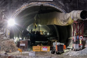 சுரங்கப்பாதை இடிந்து விழுந்து விபத்து - தீவிரமடையும் மீட்பு பணிகள்