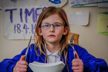 பசி, வலி, சோர்வு இல்லாத இளம்பெண் - உலகில் ஒருவருக்கே உள்ள அரியவகை நோய்