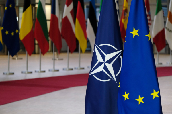 நேட்டோவில் இருந்து விலகும் அமெரிக்கா? 2027 ஆம் ஆண்டுக்குள் பொறுப்பேற்க கெடு | Bill For Us To Leave Nato Eu To Take Over In 2027 நேட்டோவில் இருந்து விலகும் அமெரிக்கா? 2027 ஆம் ஆண்டுக்குள் பொறுப்பேற்க கெடு | Bill For Us To Leave Nato Eu To Take Over In 2027