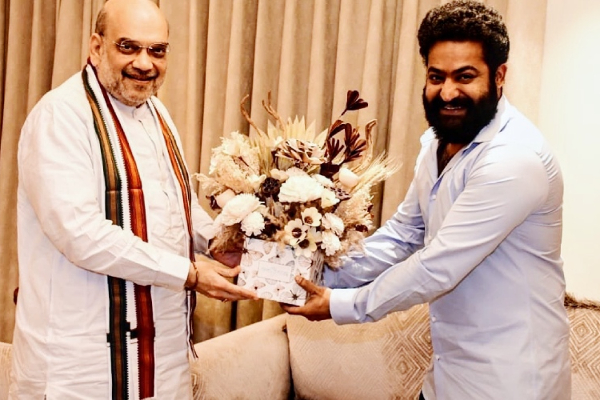 மத்திய அமைச்சர் அமித்ஷா - நடிகர் ஜூனியர் என்.டி.ஆர் திடீர் சந்திப்பு ...