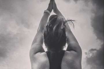 அவரை நம்பி ஏமாந்தது தான் மிச்சம்! சங்க தலைவர் நடிகரால் புலம்பும் இளம் நடிகை..